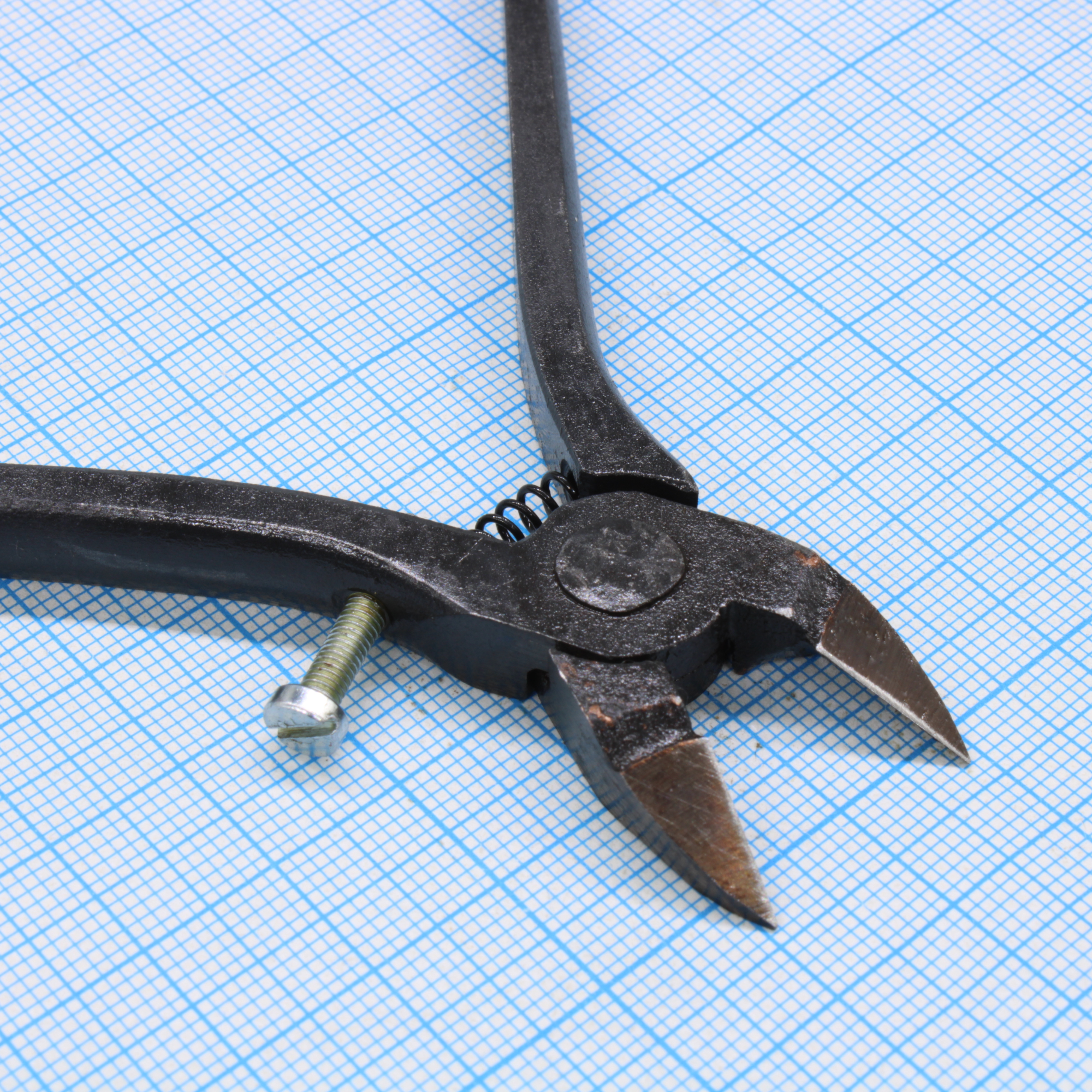 ИН-0009 кусачки боковые косые, победитовые, пружина, упор